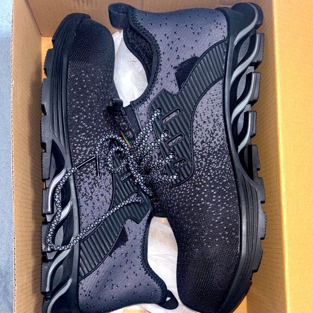 Sleek Black and Gray Men's Steel Toe Shoes 10.5W